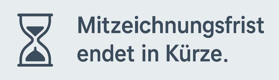 Das Bild zeigt ein Banner mit einer stilisierten Sanduhr links. Die Sanduhr ist halb voll und symbolisiert ablaufende Zeit. Rechts daneben steht in großer, dunkelgrauer Schrift: „Mitzeichnungsfrist endet in Kürze“. Das Design ist schlicht und in Grautönen gehalten.